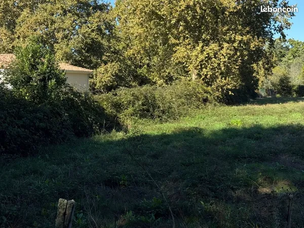 Terrain à bâtir de 495 m² à HOURTIN (33)