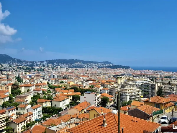 Studio coup de coeur, meublé et équipé de 21 m² avec jolie vue ville et mer
