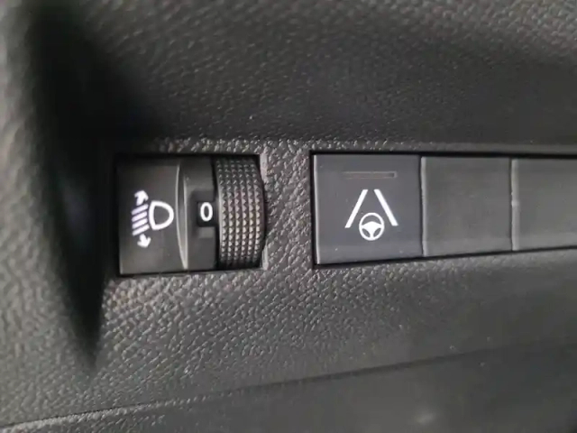 Peugeot 2008 hybrid 145 e-dcs6 — photo 22