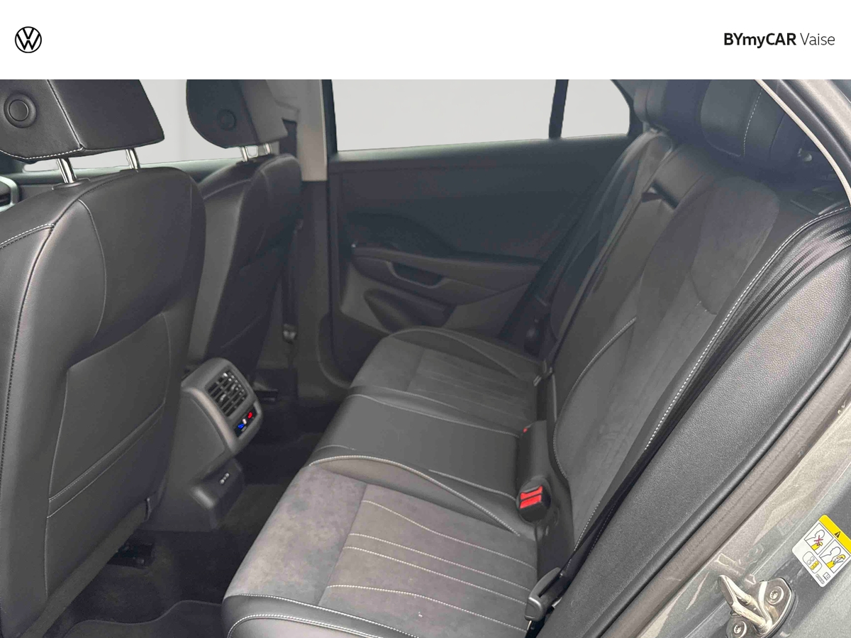 Volkswagen T-Roc 1.5 eTSI Hybrid 150 ch DSG7 — photo 12