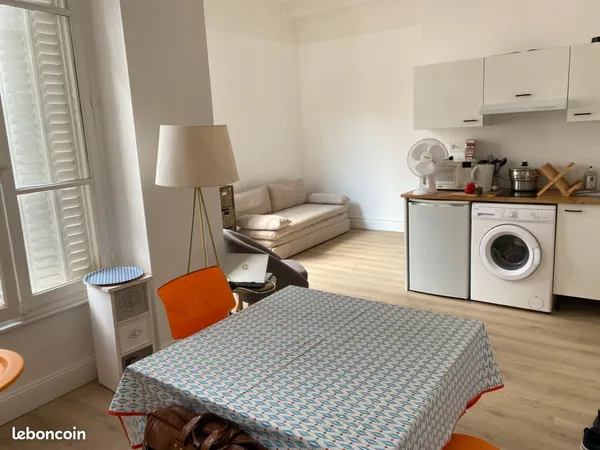 Grand studio entierement renove