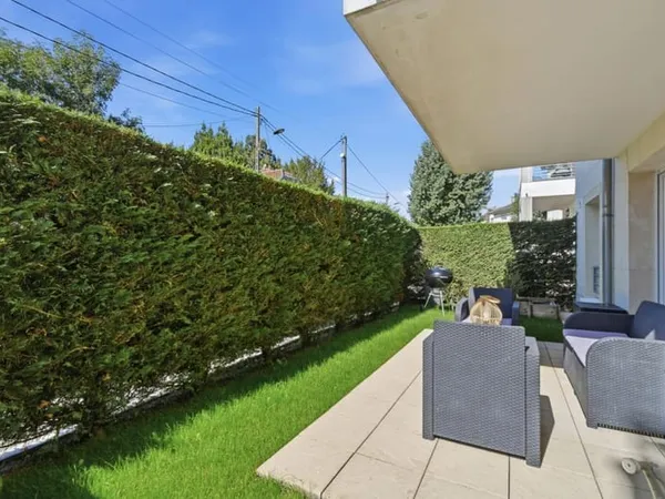 TRES BEAU REZ-DE-JARDIN DE 5 PIECES A SAINT-CYR-L'ECOLE AVEC DOUBLE BOX ET CAVE
