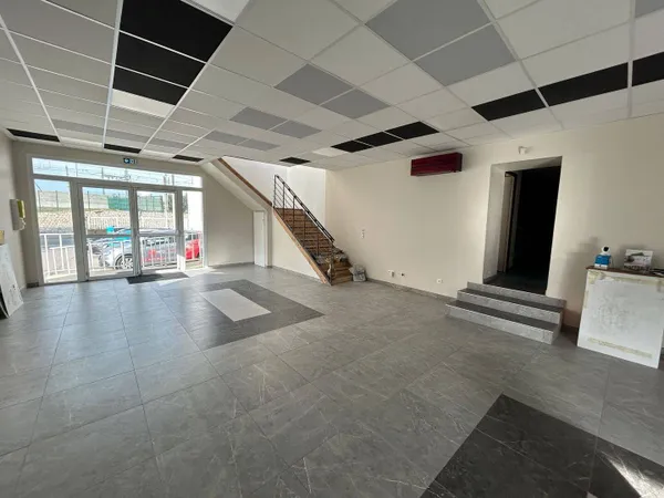 Local d'activité 451 m²