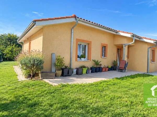 Belle villa de plain-pied de 110 m² à Tignieu-Jameyzieu calme absolu et vue imprenable sur étang