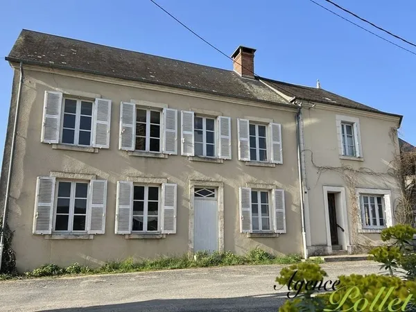 Maison de village + petit logement attenant, dépendances, jardinet