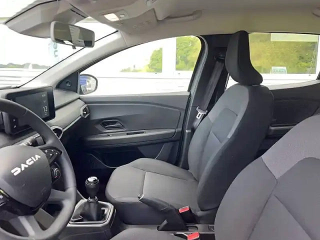 Dacia Sandero sce 65 — photo 14