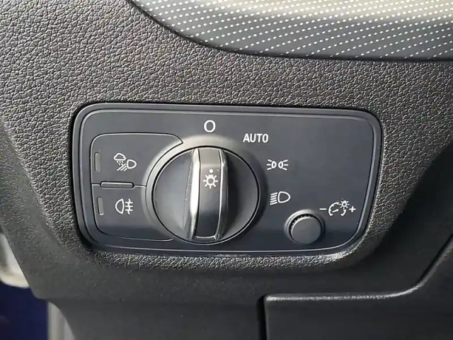 Audi Q2 35 tdi 150 s tronic 7 — photo 35
