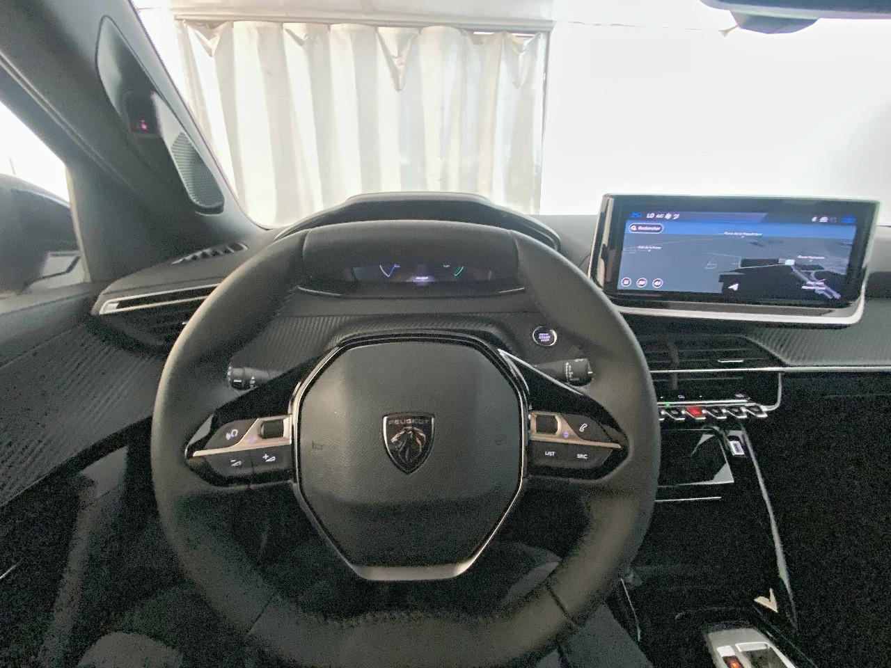 Peugeot 2008 hybrid 145 ch e-dcs6 allure — photo 12