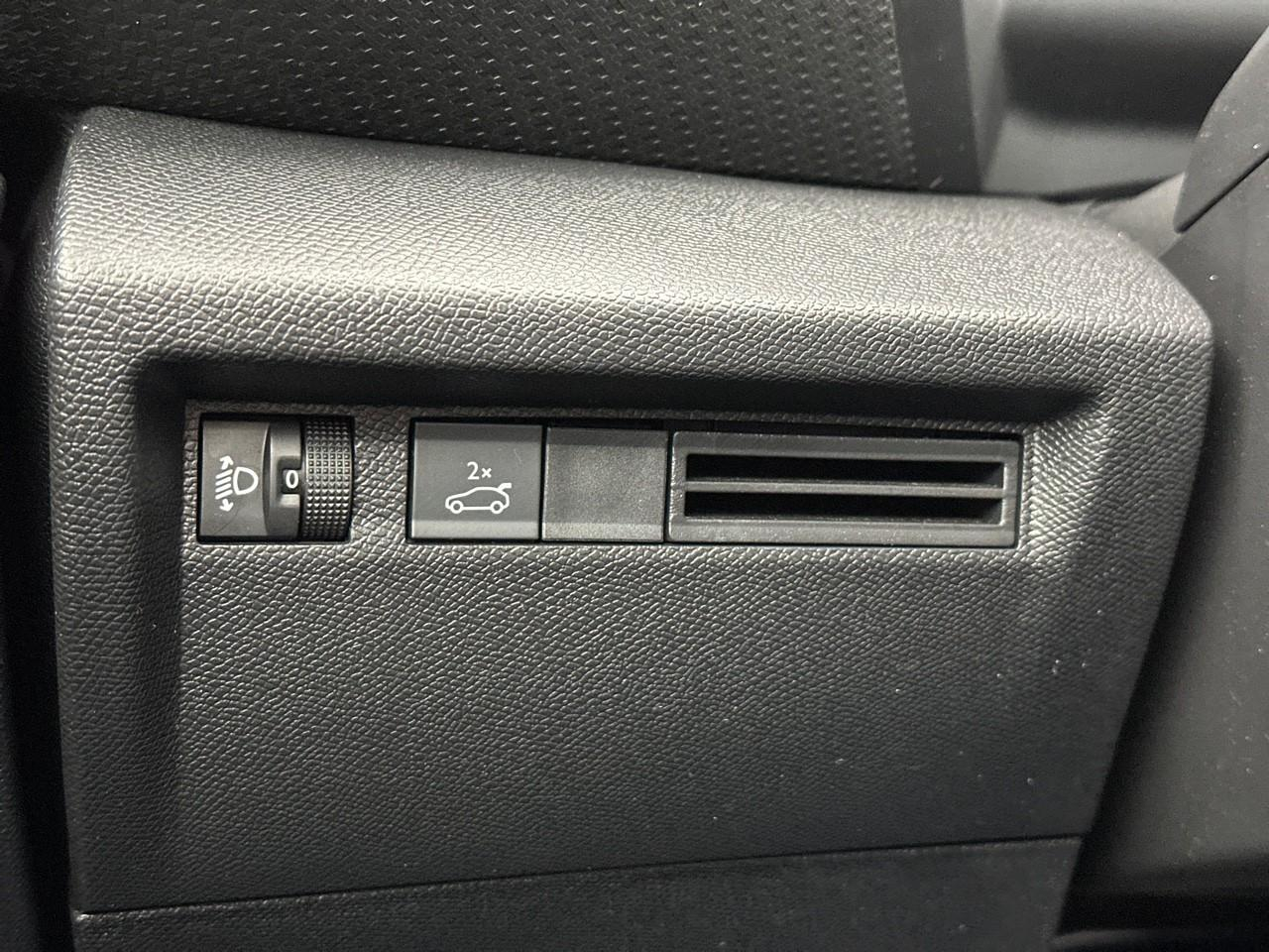 Citroën C4 X hybride 145 ch e-dcs6 plus — photo 16