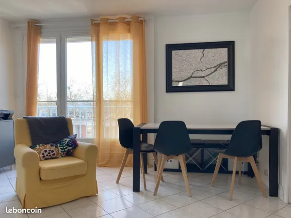 Chambre à louer en coloc - disponible de suite, proches commodités et a 30 metres du Tramway
