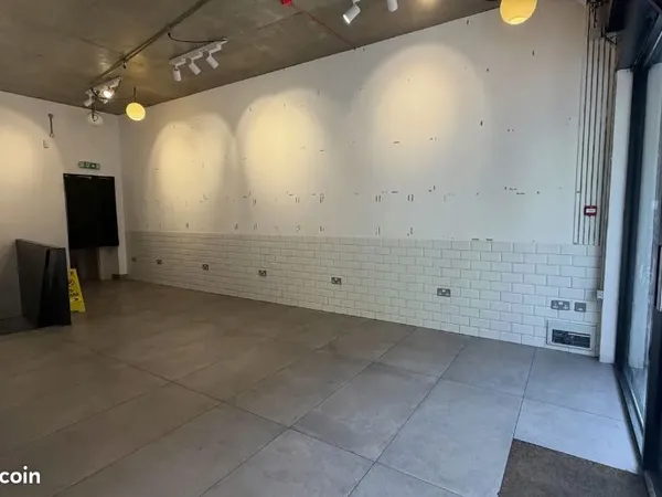 Local commercial 62 m² PARIS 18