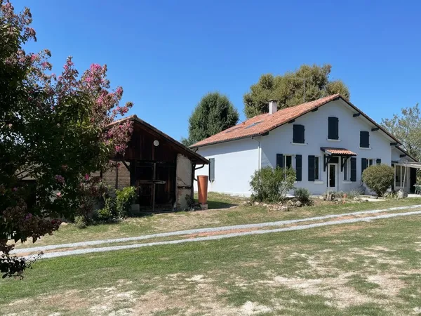 Ancienne métairie rénovée sur terrain 7326m2