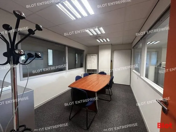 Bureau 392 m²