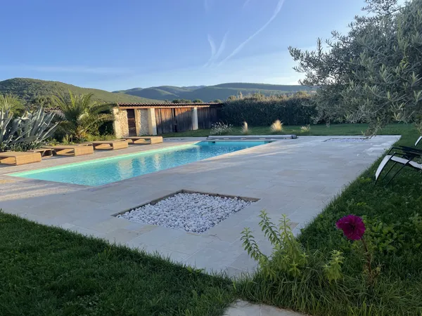 Vends maison d'exception avec piscine et vue montagne