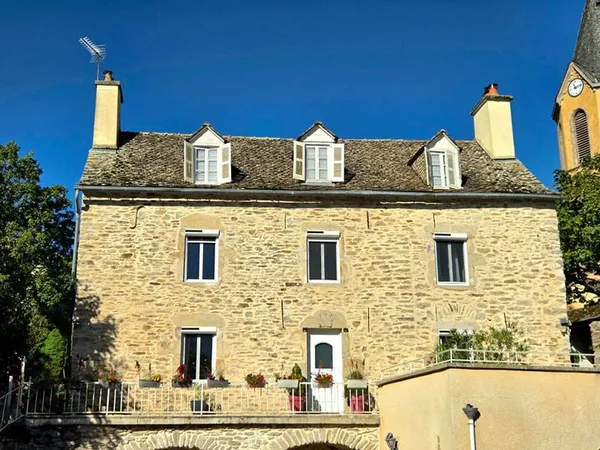 Maison 8 pièces 260 m²