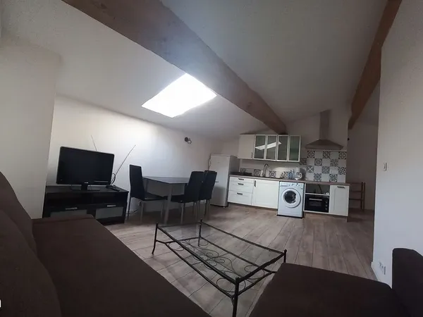 Belgentier coeur de village location T2 40m² Bail MEUBLE libre 23/11/26