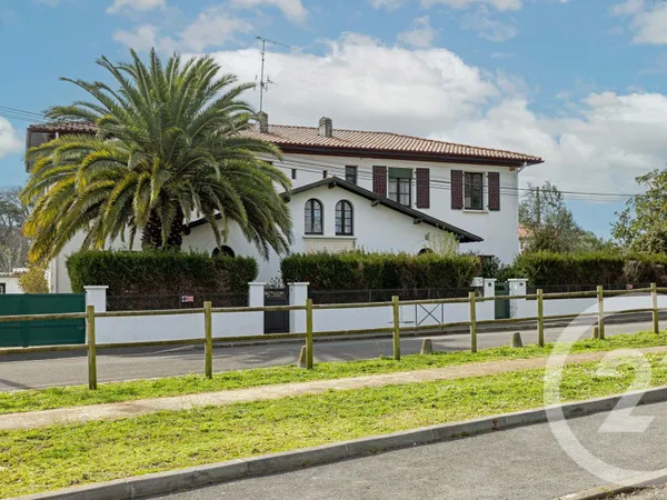 Maison 7 pièces 295 m²