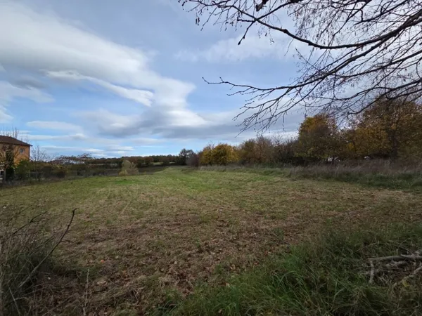 Terrain 330 m²