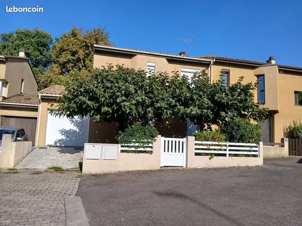 Maison de ville 4 pièces + garage et jardin
