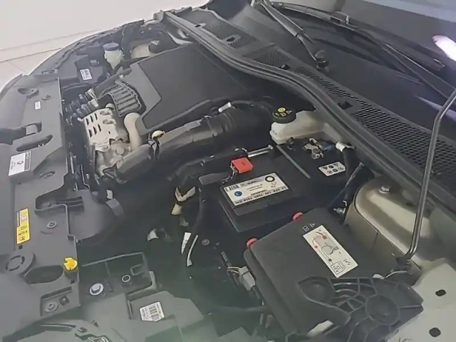 Peugeot 208 puretech 130 s&amp;s eat8 — photo 15