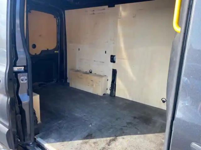 Ford Transit fourgon fg t350 l2h2 2.0 ecoblue 170ch s&amp;s trend business — photo 9
