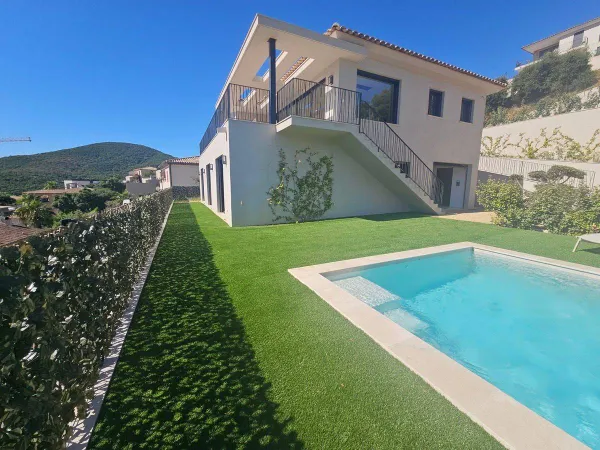 Maison 6 pièces 222 m²