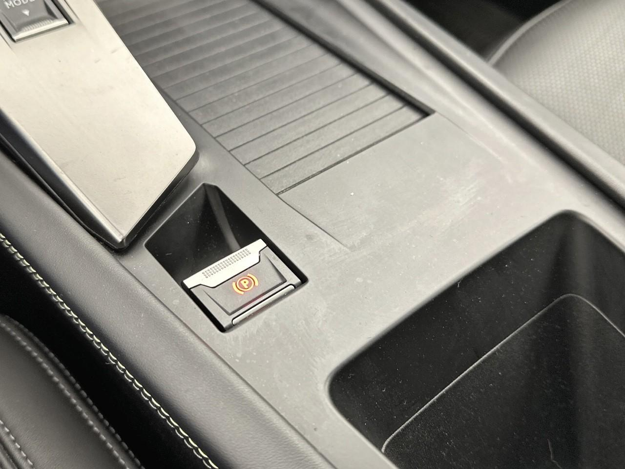 Peugeot 308 phev 225 e-eat8 gt pack — photo 27