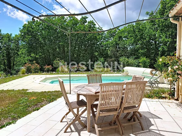 Maison 6 pièces à vendre à Saint Vallier de Thiey avec piscine et grand terrain