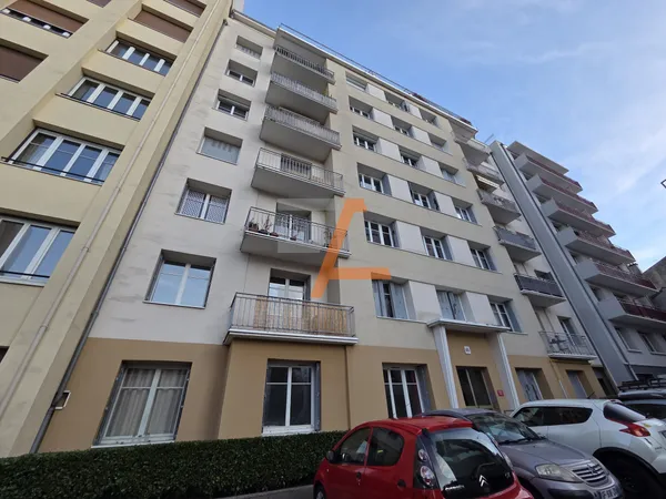 Proche faculté et Place Anatole France F2 de 64m2 au 5 étage