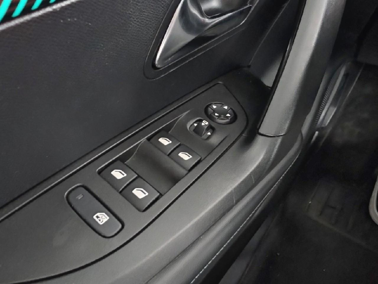 Peugeot 2008 1.5 bluehdi 130ch s&s allure eat8 125g — photo 17
