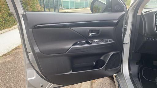 Mitsubishi Outlander 2.4 MIVEC 208 Hybrid  4WD BVA6 - Buisness – 2020 – 90175 km – Hybride rechargeable – Boîte Automatique — photo 36