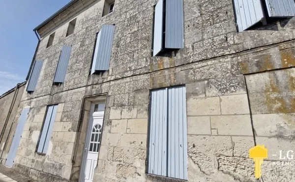 Maison 136 m2 + cour et deux garages, Saint-Fort-sur-Gironde