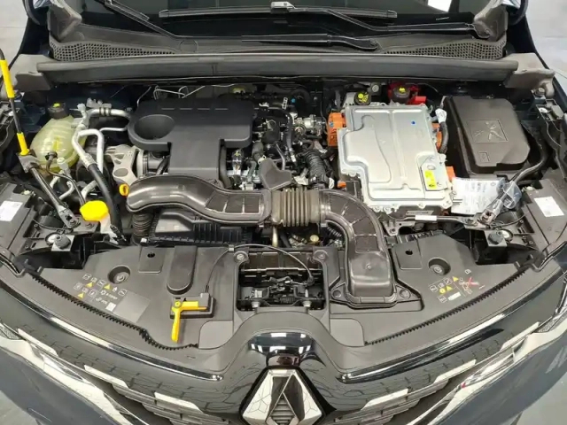 Renault Captur e-tech 145 - 21 — photo 13