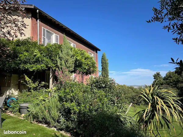 Propriété 5 pièces 165 m²