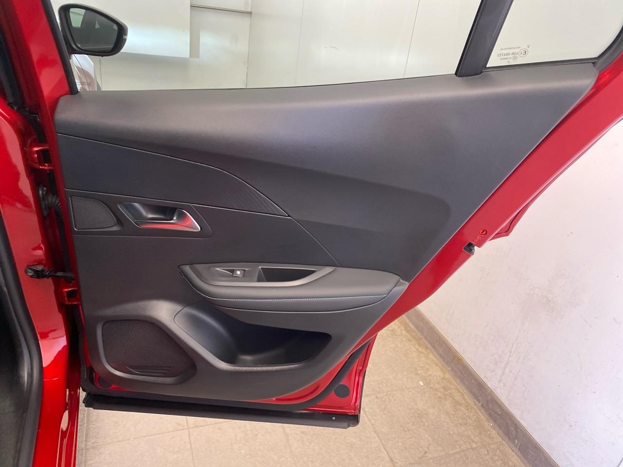 Peugeot 2008 puretech 130 s&s eat8 allure — photo 26