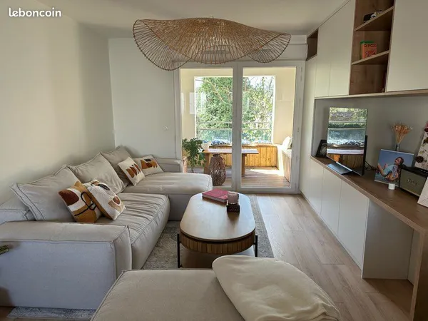 À VENDRE - Bel appartement T3 de 62 m² avec balcon et garage fermé à Saint-Cyr-au-Mont-d'Or
