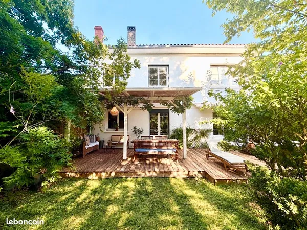 GRADIGNAN - Belle maison familiale de 6 pièces avec atelier indépendant sur jardin clos et arboré