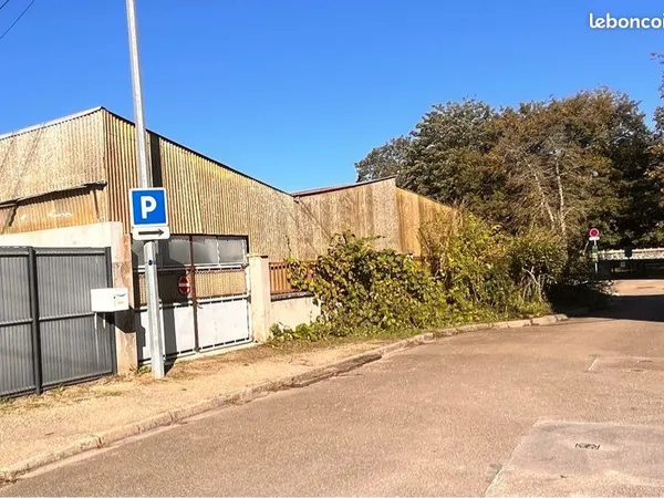 À VENDRE - Hangar de 136 m² sur terrain constructible - Auxerre centre