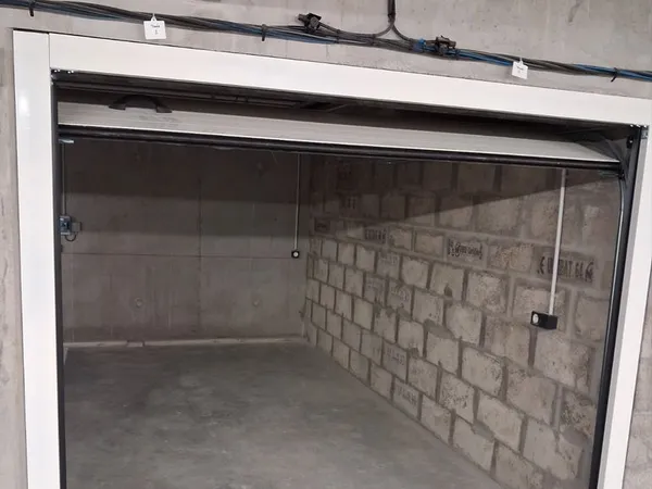 Location box garage et place parking