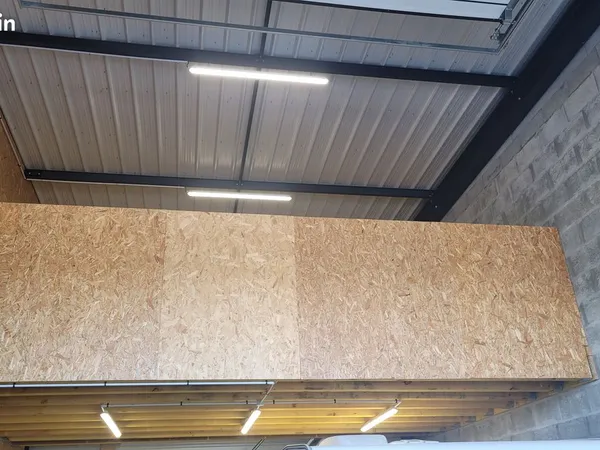 Espace de stockage 25m² en mezzanine