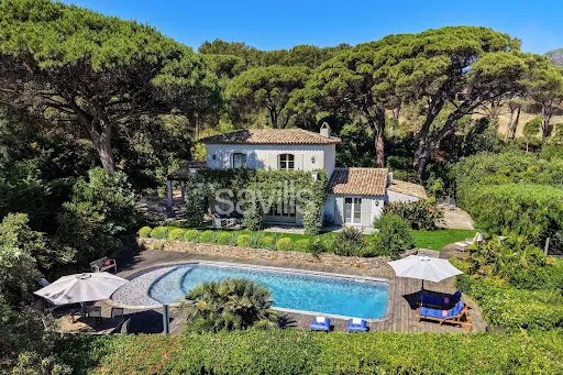 Villa 6 pièces 261 m²