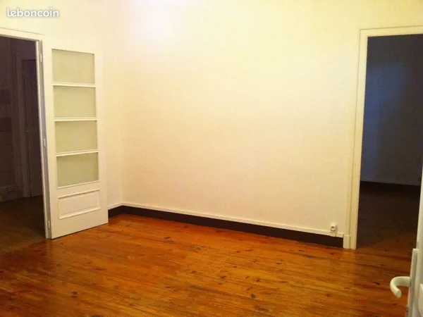 Appartement 65 M2 F3 2 ème Etage _ NAY