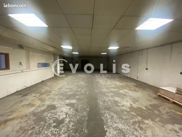 Local bureaux 450 m²