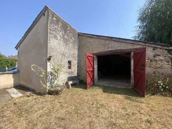 Deux maisons, dépendances et jardin : un ensemble immobilier au potentiel exceptionnel !