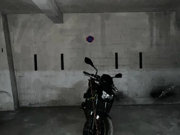 Loue parking 9m²