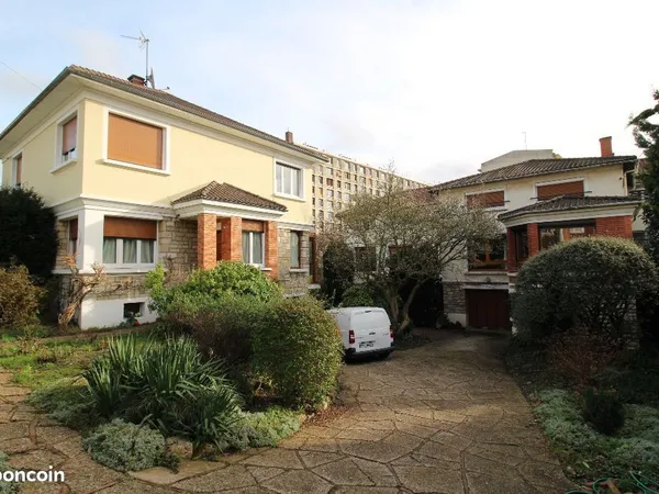 Pavillon 24 pièces 674 m²