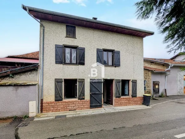 ENSEMBLE IMMOBILIER À RÉNOVER | 2 LOGEMENTS + DÉPENDANCE 63