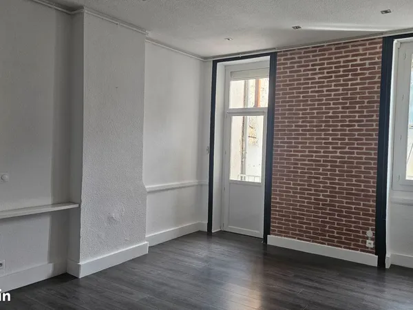 T2 55 m² Roanne centre - balcon, parquet, cheminée marbre