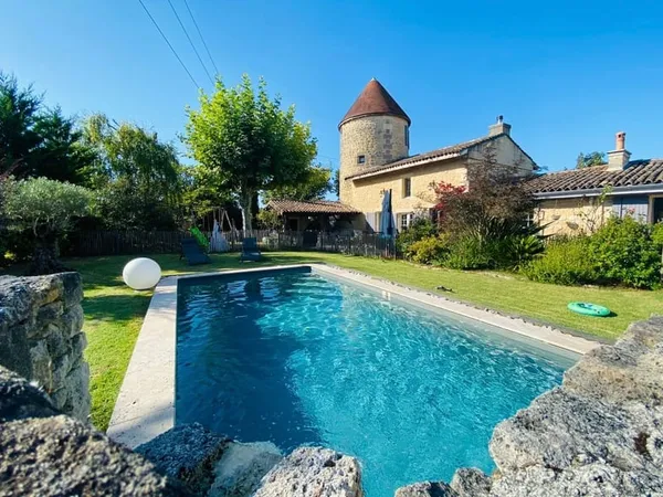 Ancien moulin avec gîte 3★, chambre d'hôtes et piscine près de Bordeaux