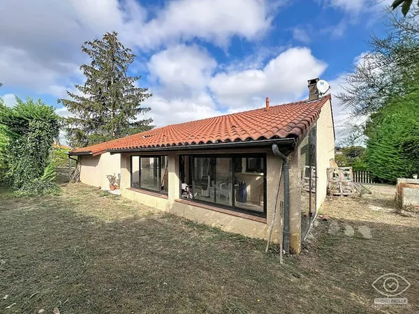 Escalquens - Maison de plain-pied de 88 m² avec 3 chambres, bureau et terrain arboré de 687 m²
